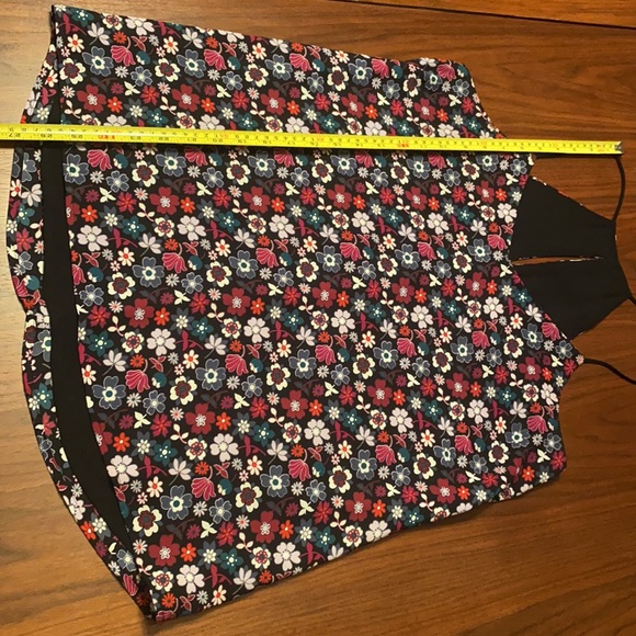 Express Reversible Tank Top - Picture 5 of 6